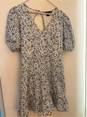 French Connection Floral Boho Dress Womens Size 6 Blue White Puff Sleeve
Cotton